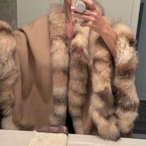 Canadian cashmere real fur cape. High quality, universal size. New!